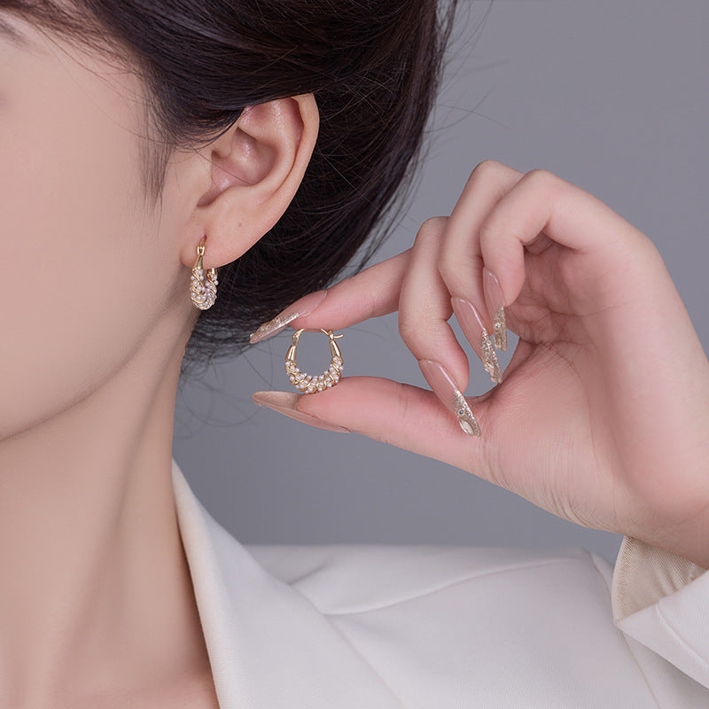 Wholesale Light Luxury Pearl Ear Cuffs Chic Fashion Accessory for Everyday Wear Gift