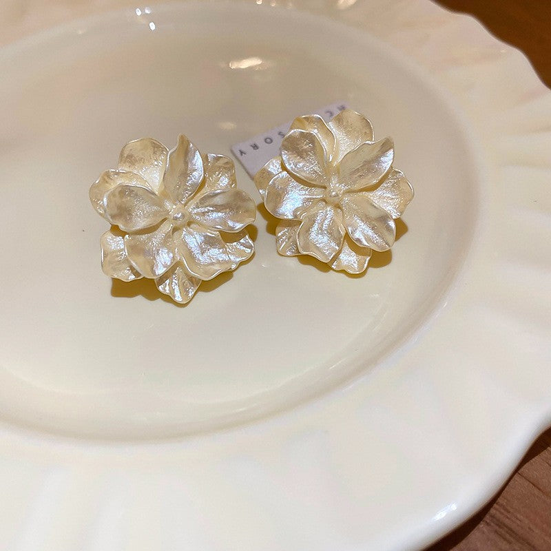 Wholesale French Vintage Camellia Flower Earrings Alloy Electroplated Jewelry Accessory