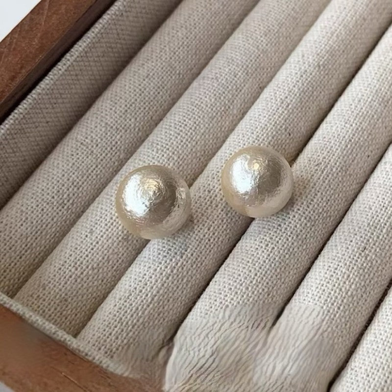 Wholesale Retro exaggerated pleated pearl earrings