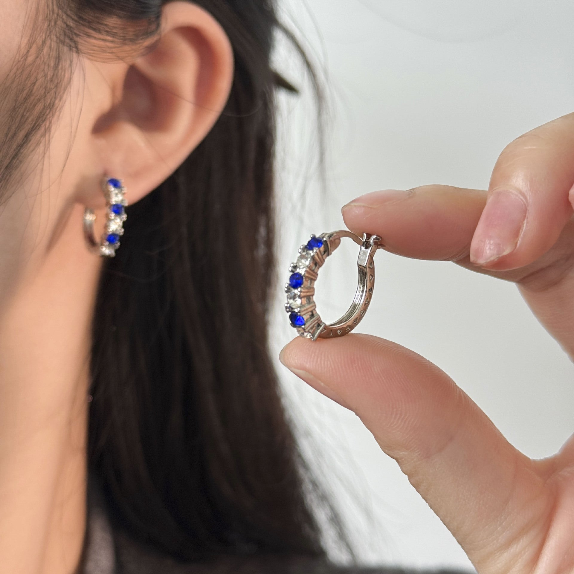 Wholesale Trendy Circle Hollow Earrings Zinc Alloy Electroplated Red White Zircon Boutique Resale