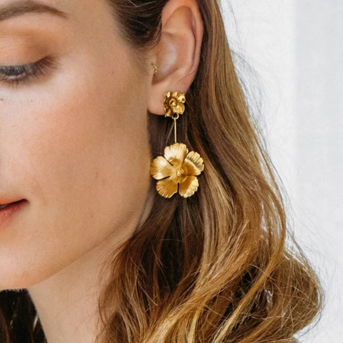 Wholesale 18K gold flower petal earrings retro ear jewelry