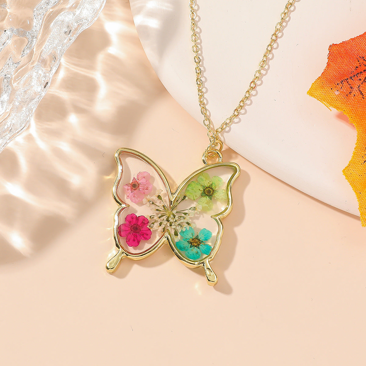 Wholesale Resin Butterfly &  Flower Necklace Dripping Glue Pendant Daily Wear Jewelry Accessory