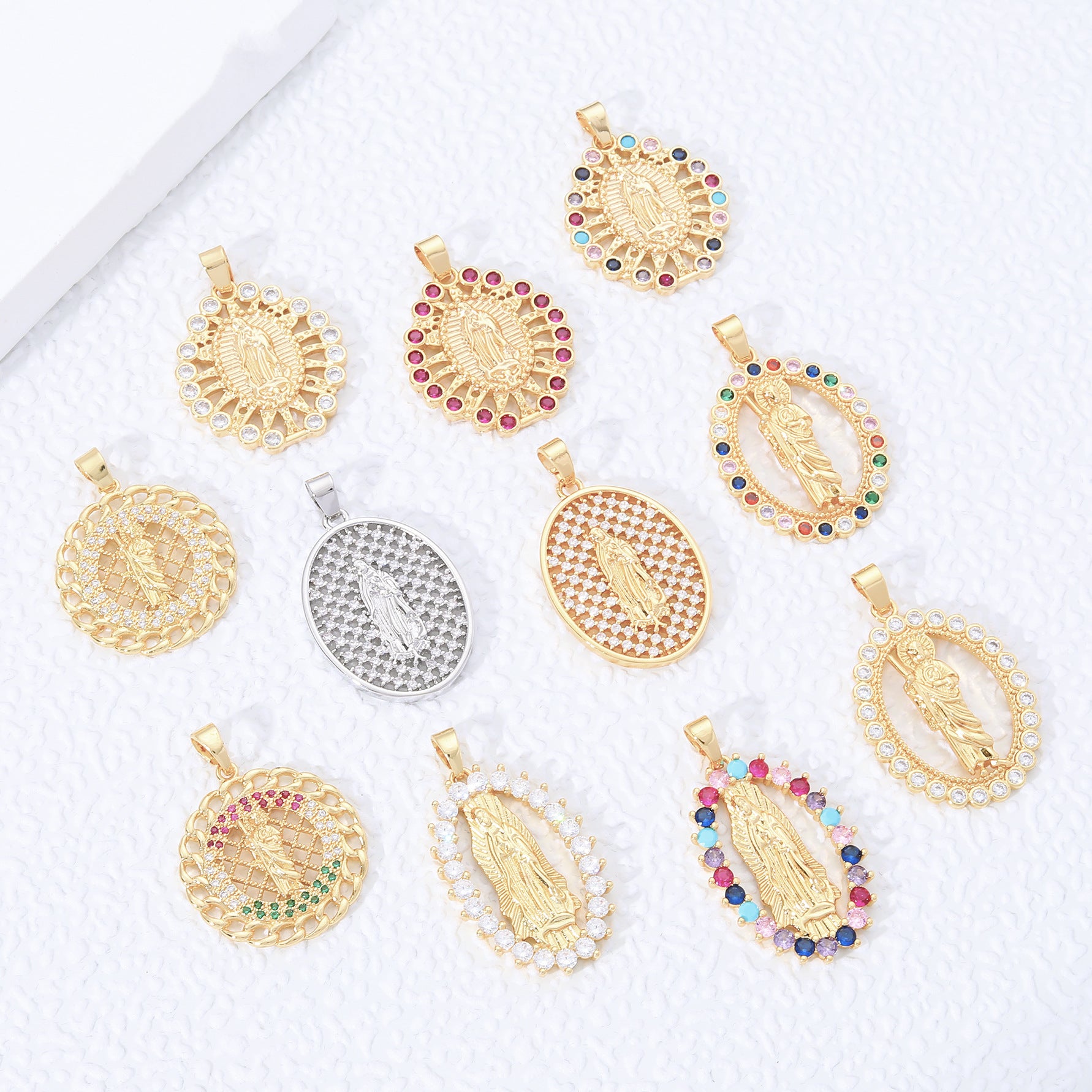 Wholesale Gold Plated Copper Geometric Zircon Pendant Necklace Unisex Fashion Accessory