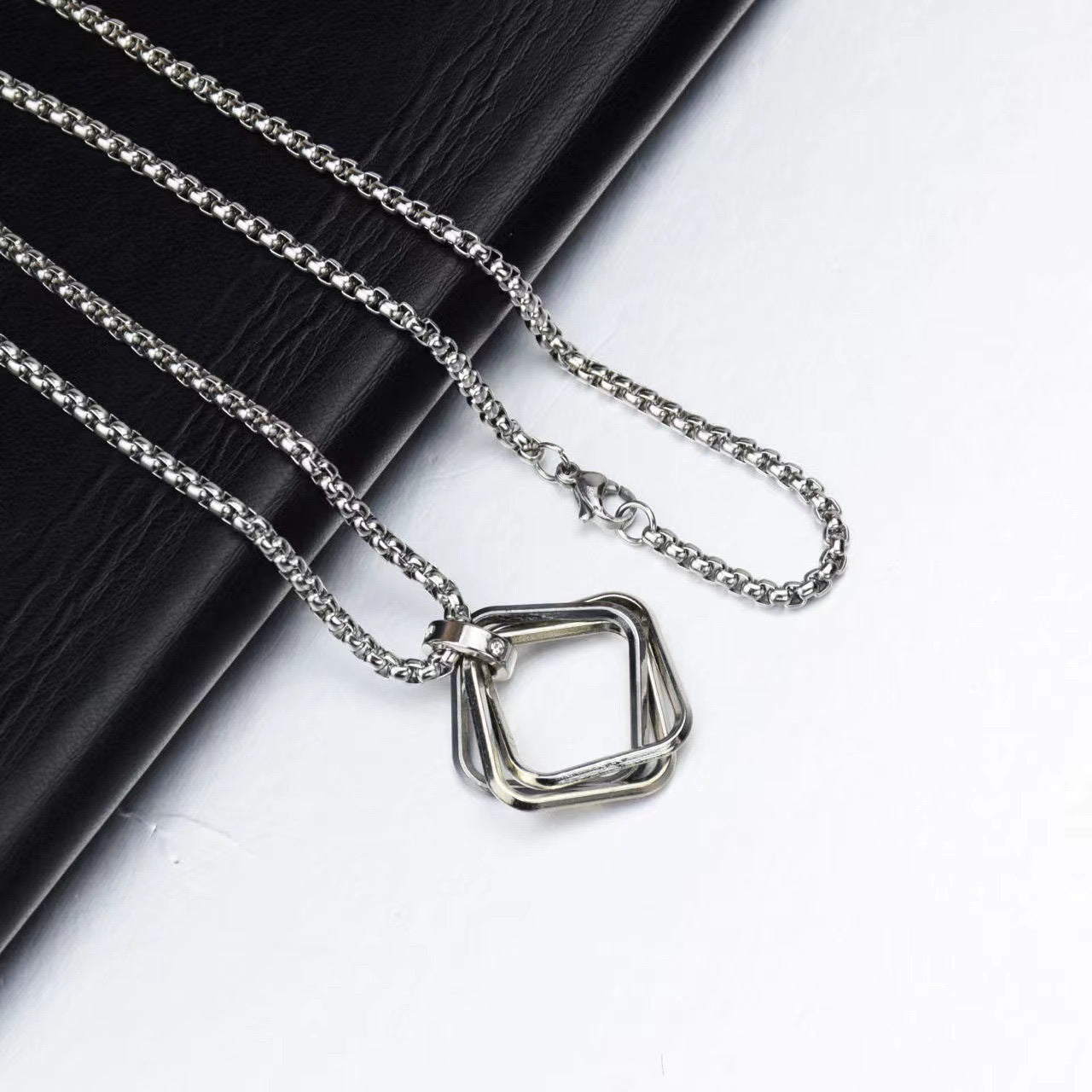 Wholesale Modern Geometric Three-Ring Pendant Necklace,  Alloy,  70cm Box Chain,  Unisex Jewelry Accessory for Resale