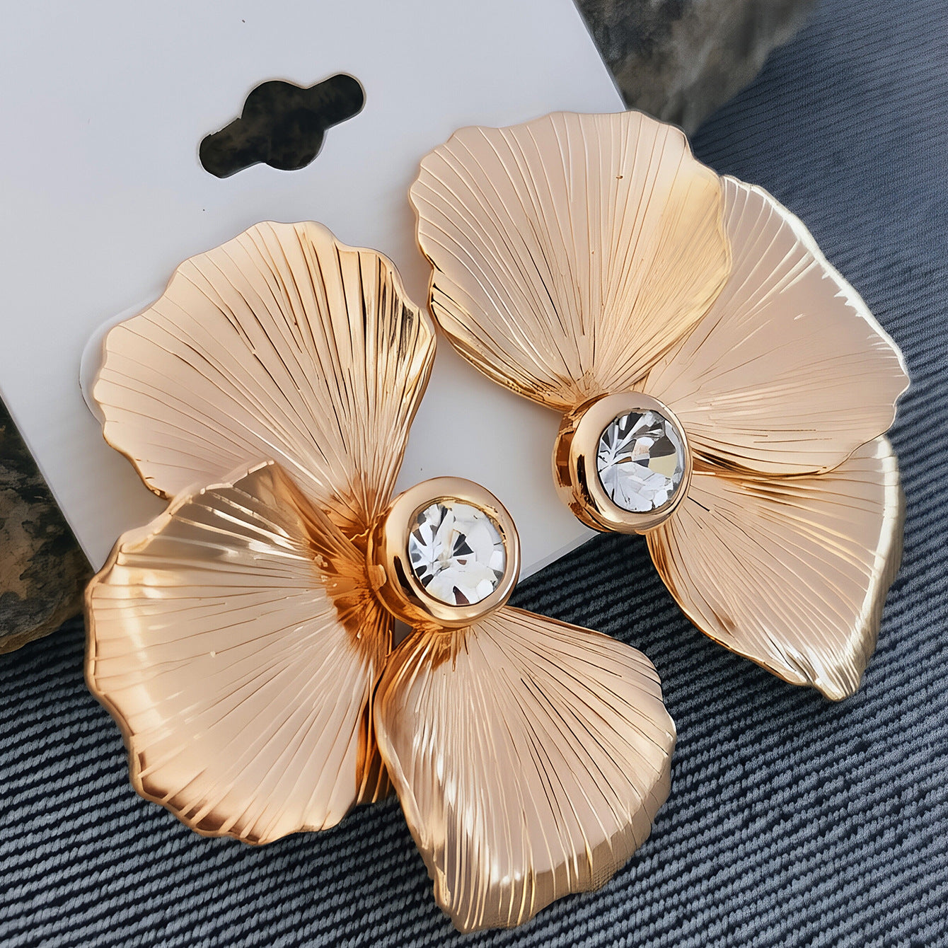 Wholesale Retro Chic Wrinkled Petal Flower Earrings For Women Zinc Alloy Party Jewelry Accessory Gift