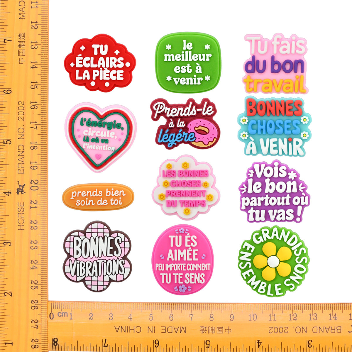 Serie di frasi francesi casuali all'ingrosso da 100 pezzi di cartoni animati di zoccoli Decorazione con fibbia per scarpe in gomma morbida in PVC