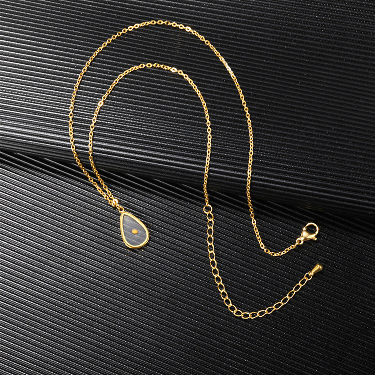 Wholesale Stainless Steel Electroplated Oval Pendant Necklace - Trendy Jewelry Gift for Men and Women