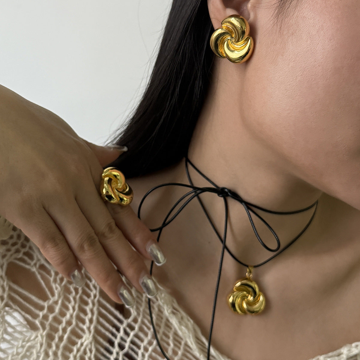 Wholesale rotating half-moon alloy earrings simple design geometric necklace ring