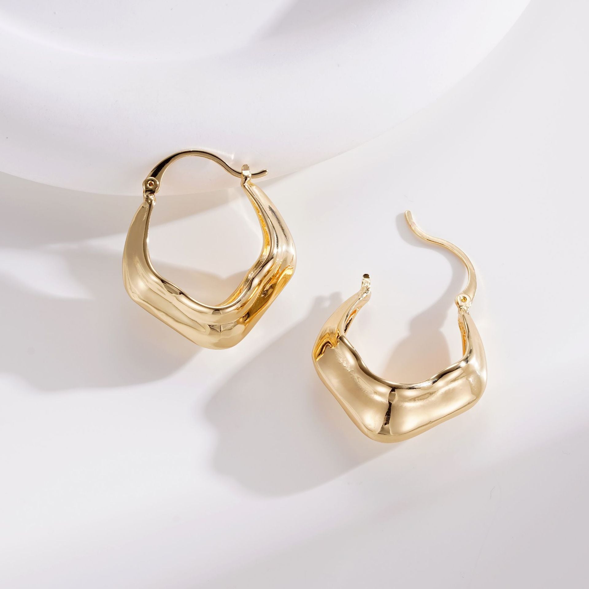 Wholesale  metal irregular pleated earrings