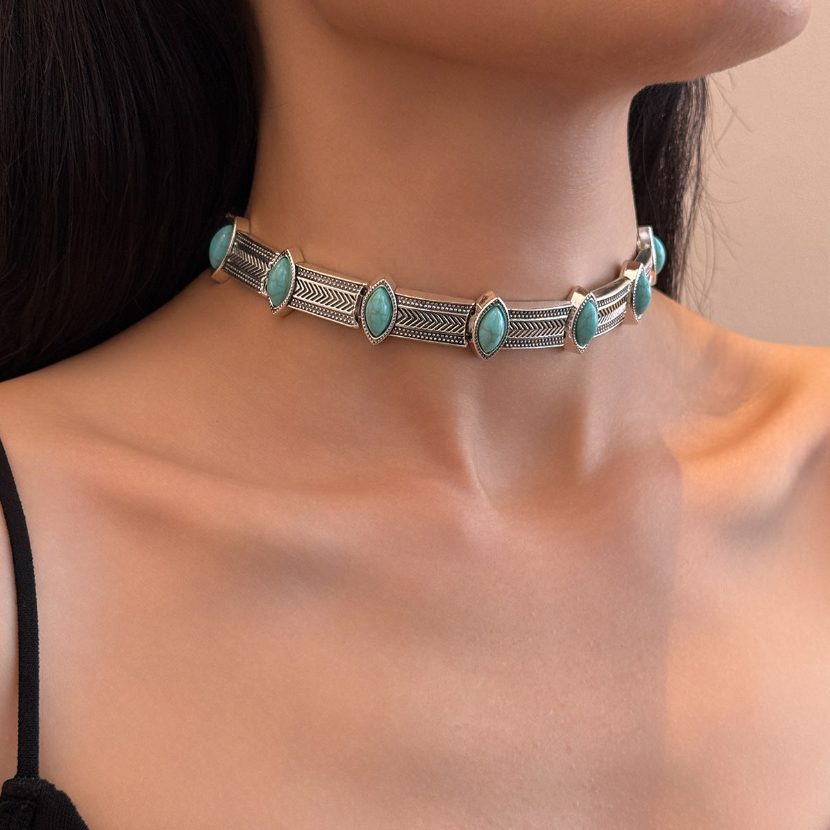 Wholesale Retro Bohemian Turquoise Inlay Alloy Layering Necklace Stylish Women S Fashion Accessory Gift