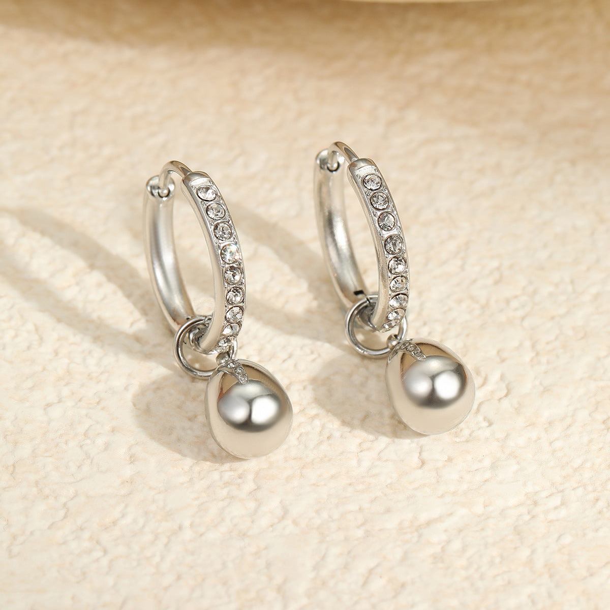 Wholesale  stainless steel ear buckle plated 18K gold design light luxury diamond ear jewelry