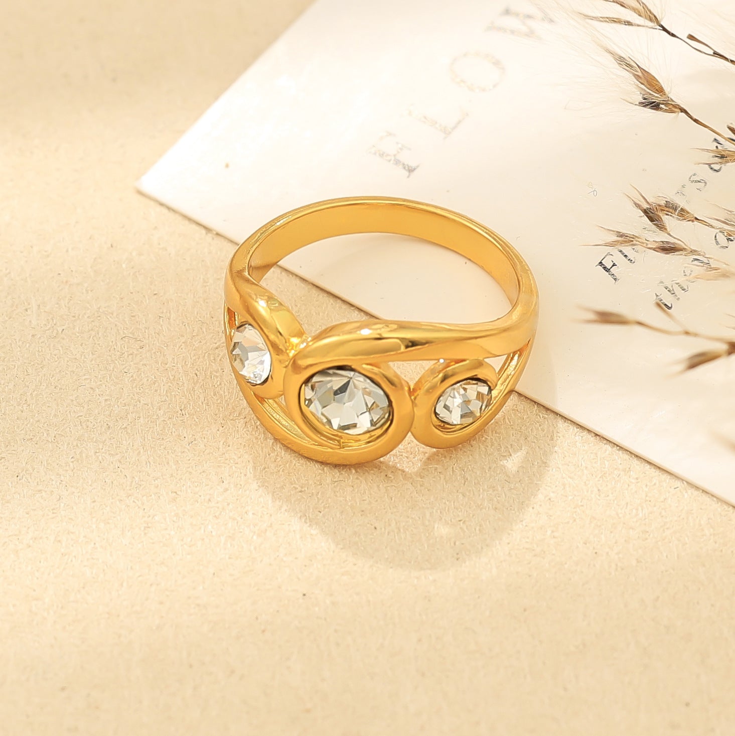 Wholesale Zinc Alloy Diamond-Encrusted Rings