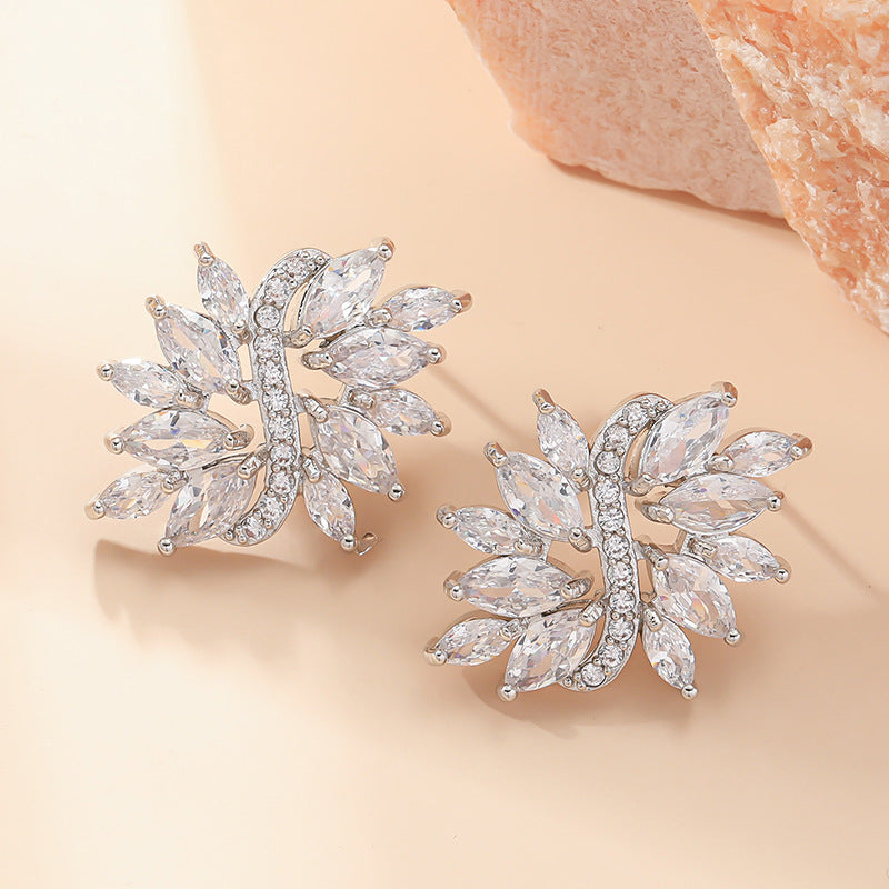 Wholesale Zircon Crystal Super Shiny White Series Flower Vintage Earrings