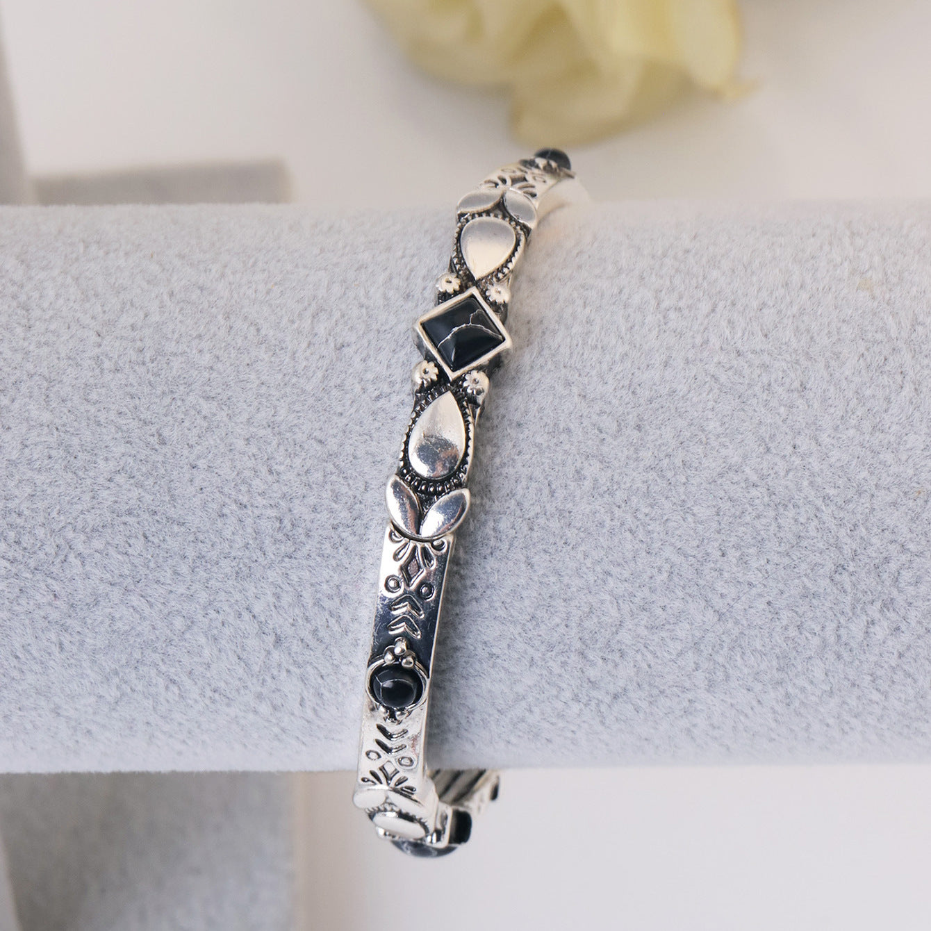 Wholesale Retro Turquoise Inlay Bracelet Zinc Alloy Round Stone Jewelry Accessory For Everyday Wear