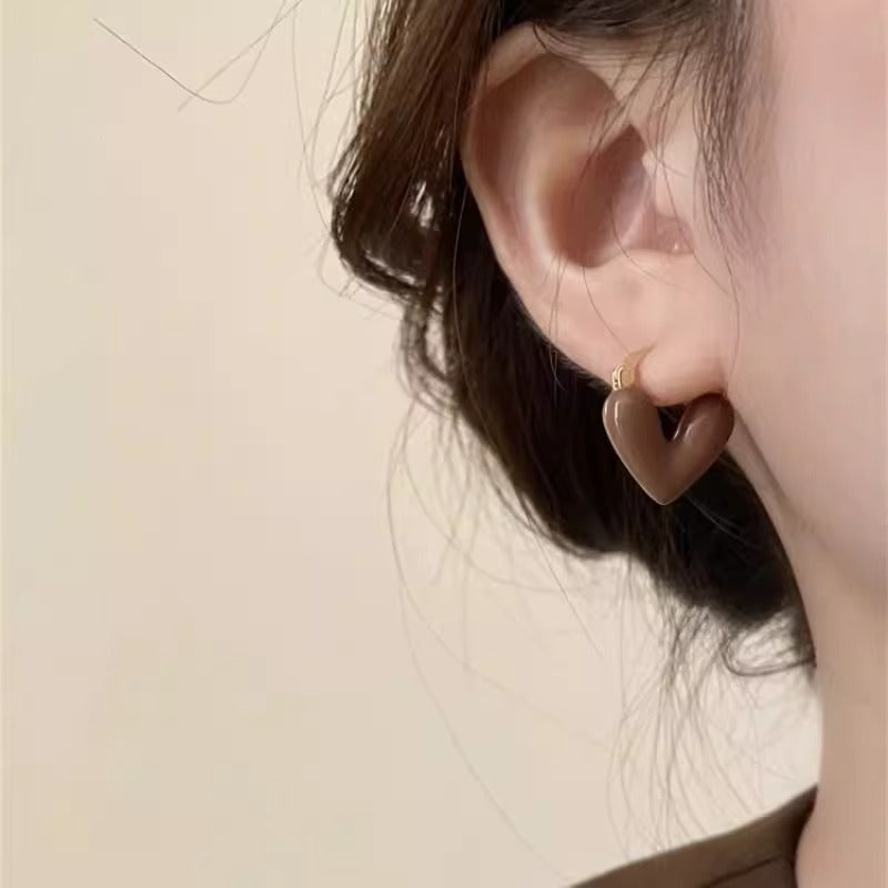 Wholesale retro love light luxury earrings