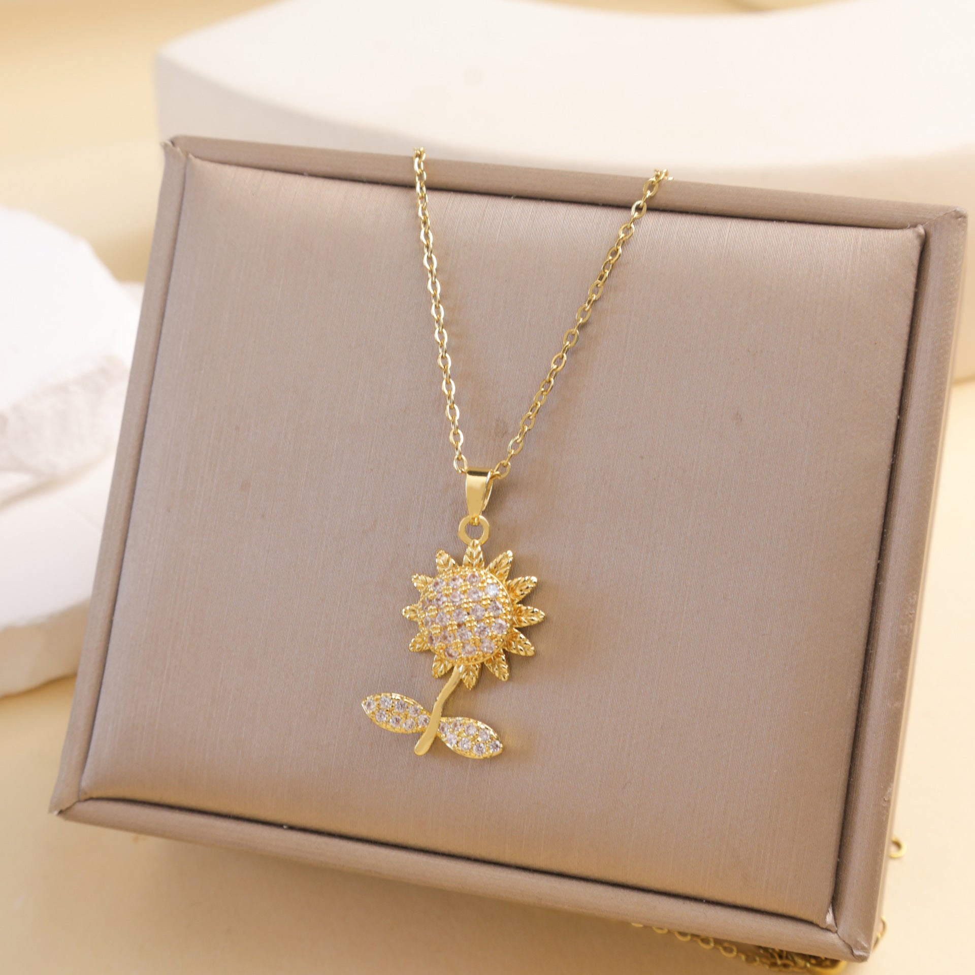 Wholesale Rotating Sunflower Pendant Necklace Trendy Fashion Accessory for Boutique Resale