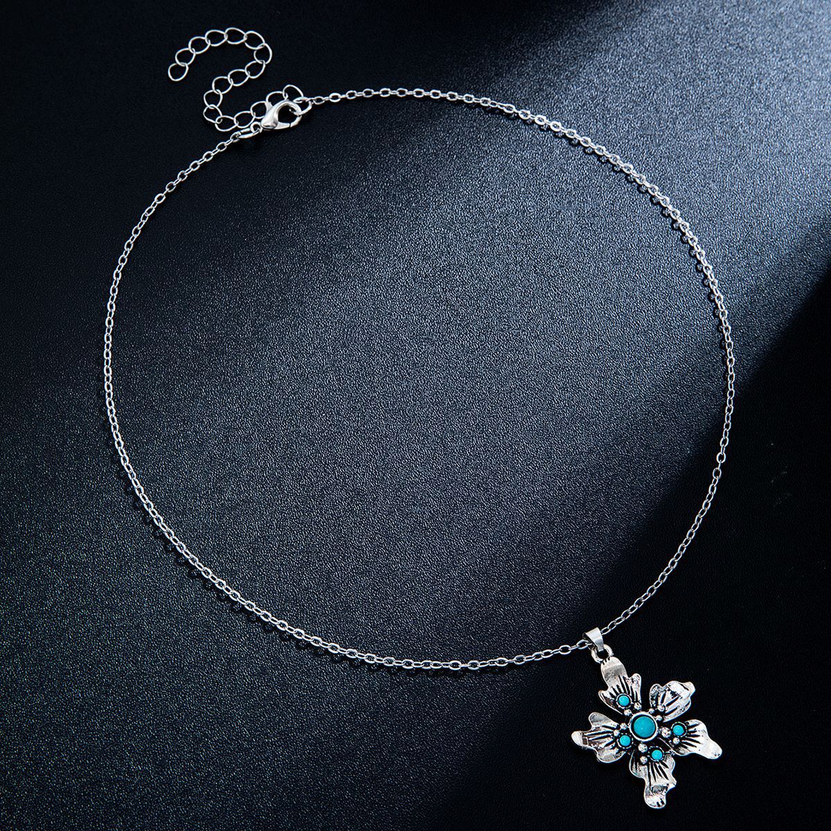 Wholesale  Retro Style Alloy Flower Inlaid  Turquoise Pendant Thin Chain Adjustable Women's Necklace