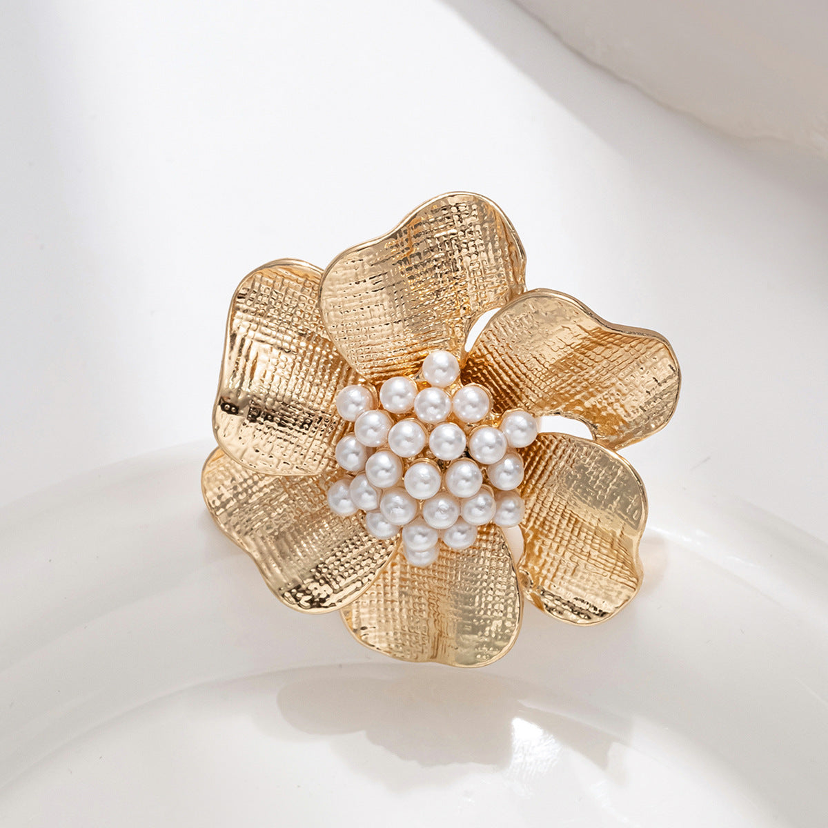 Wholesale Retro Exaggerated Pearl Flower Ring