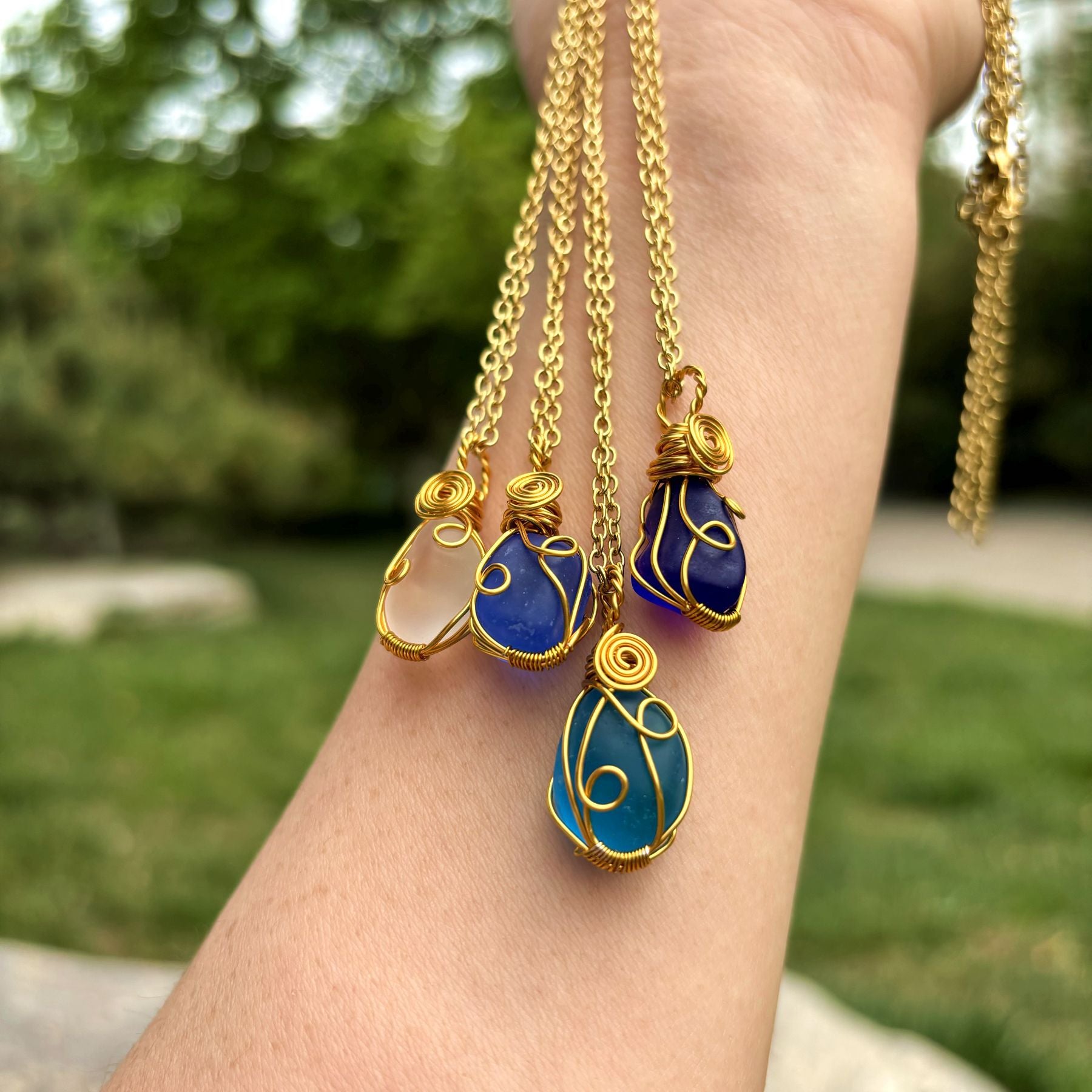 Wholesale Hand Wound Sea Glass Blue Necklace Pendant Crystal Natural Stone Crystal Mesh Bag ACC-NE-RongGuan012