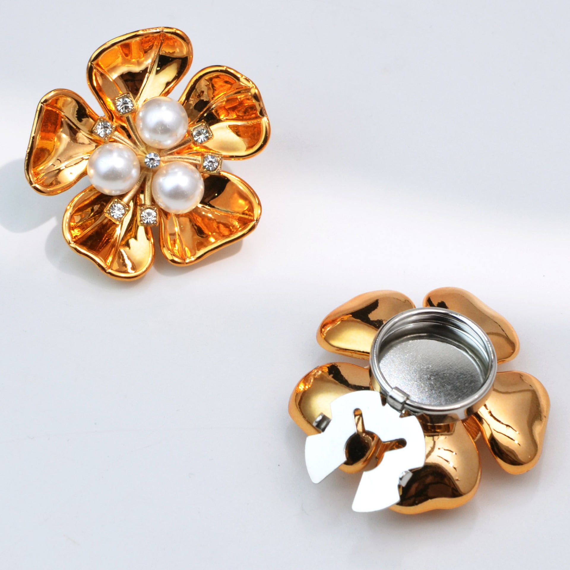 Wholesale Metal cufflinks with cubic zirconia and artificial pearl flower design