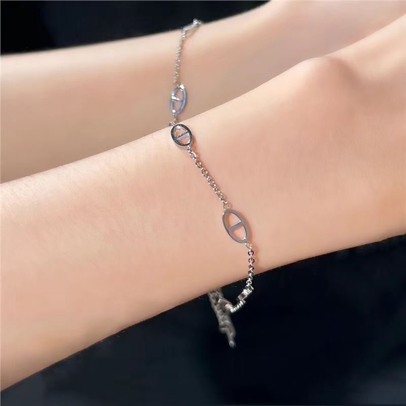 Wholesale Women' s Light Luxury Titanium Steel " Pig Nose"  Bracelet