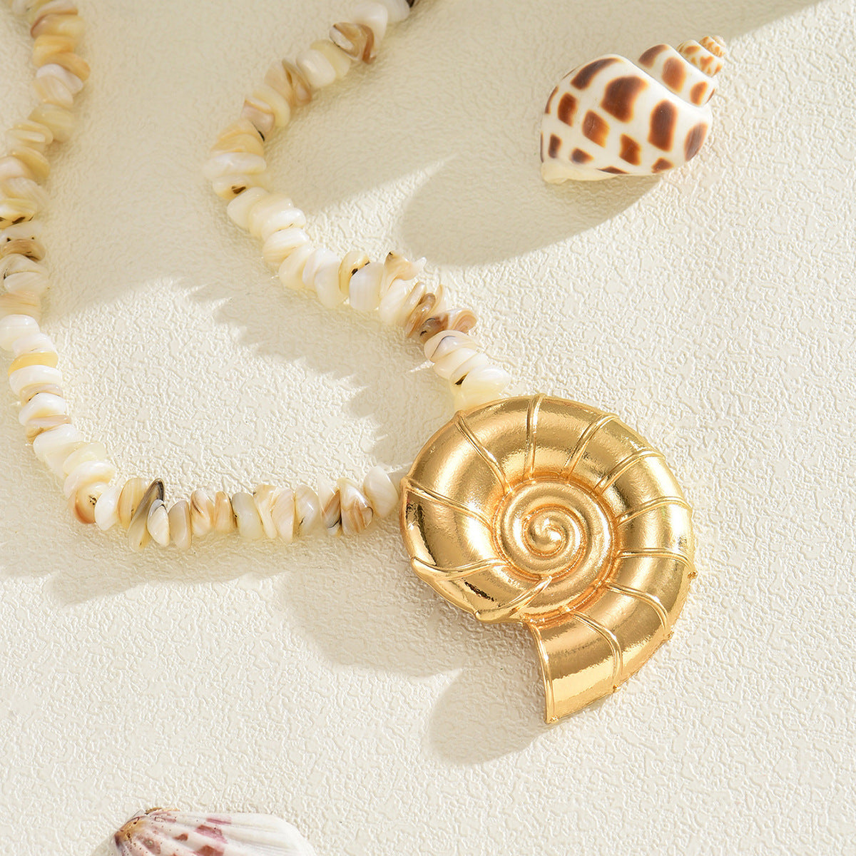 Wholesale  Exaggerated Oversized Alloy Conch Pendant Necklace