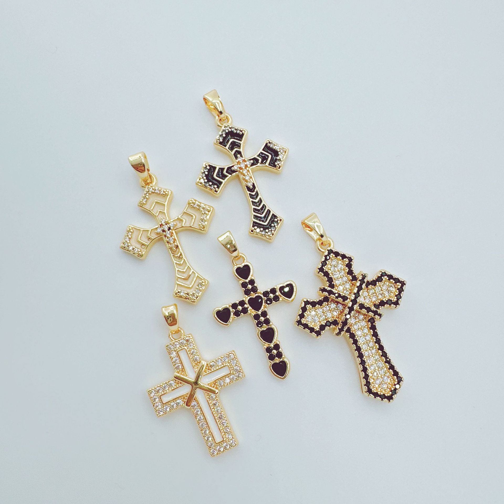 Wholesale Retro Cross Pendant Necklace Gold Plated Copper Zirconium Stylish Jewelry Accessory