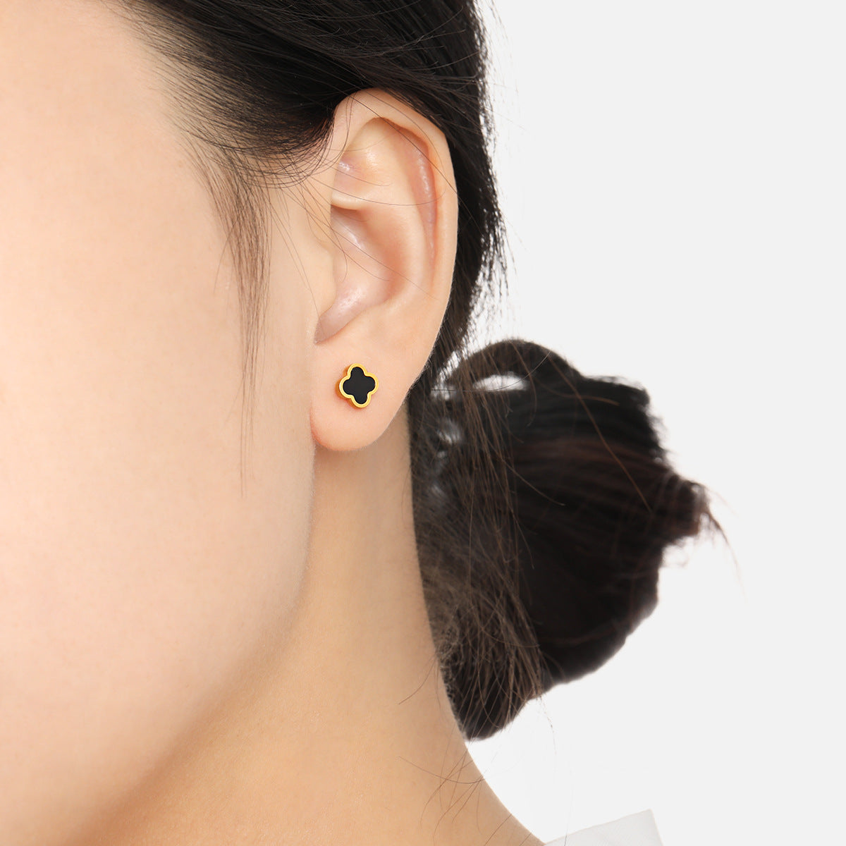 Wholesale  Luxury Glue Dropping Mini Small Four-leaf Clover Ear Bone Titanium Steel Earrings