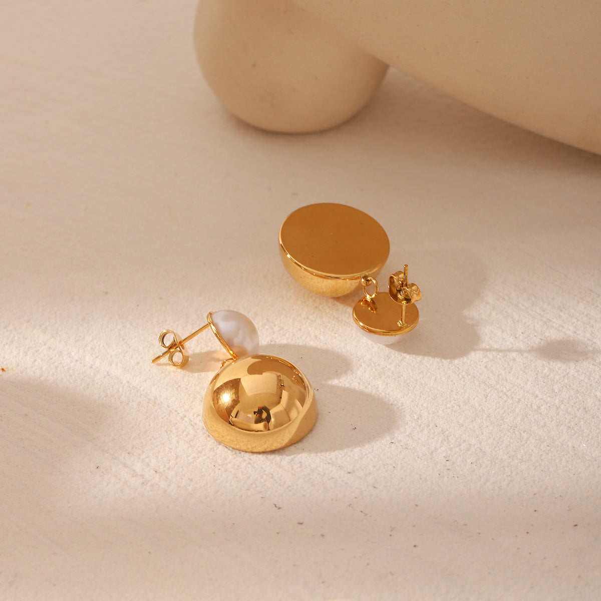 Wholesale  Light Luxury Earrings  Stainless Steel Plated 18K Gold Inlaid with Pearl Geometric Earrings