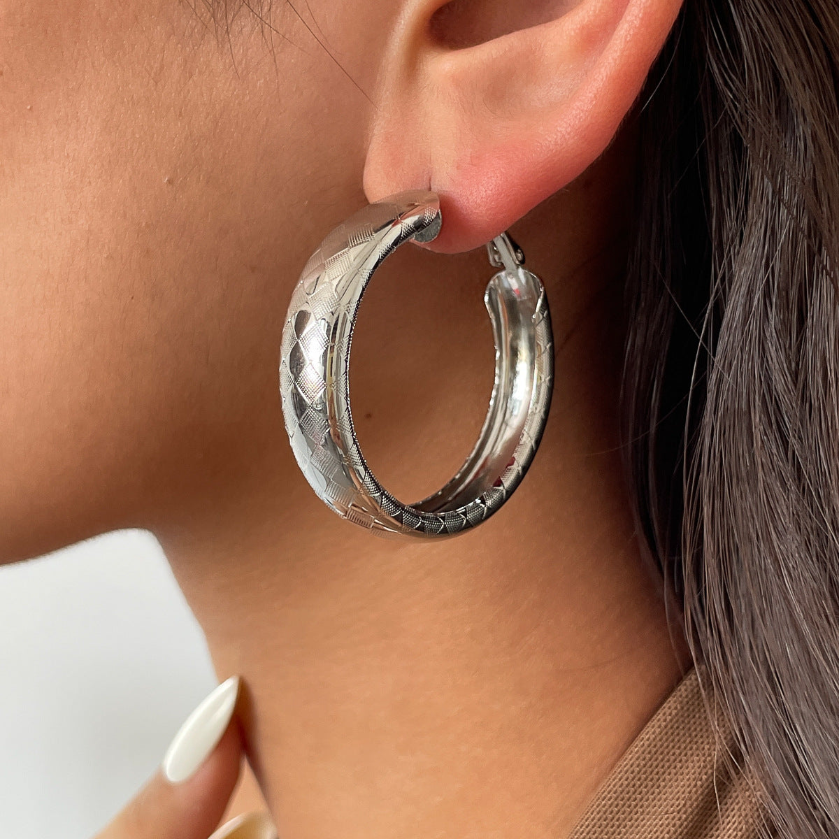 Wholesale Geometric Metal Earrings For Women Silver Pin Gold Fold Wrinkle Design Fashion Jewelry Accessory For Party Gift Boutique Resale