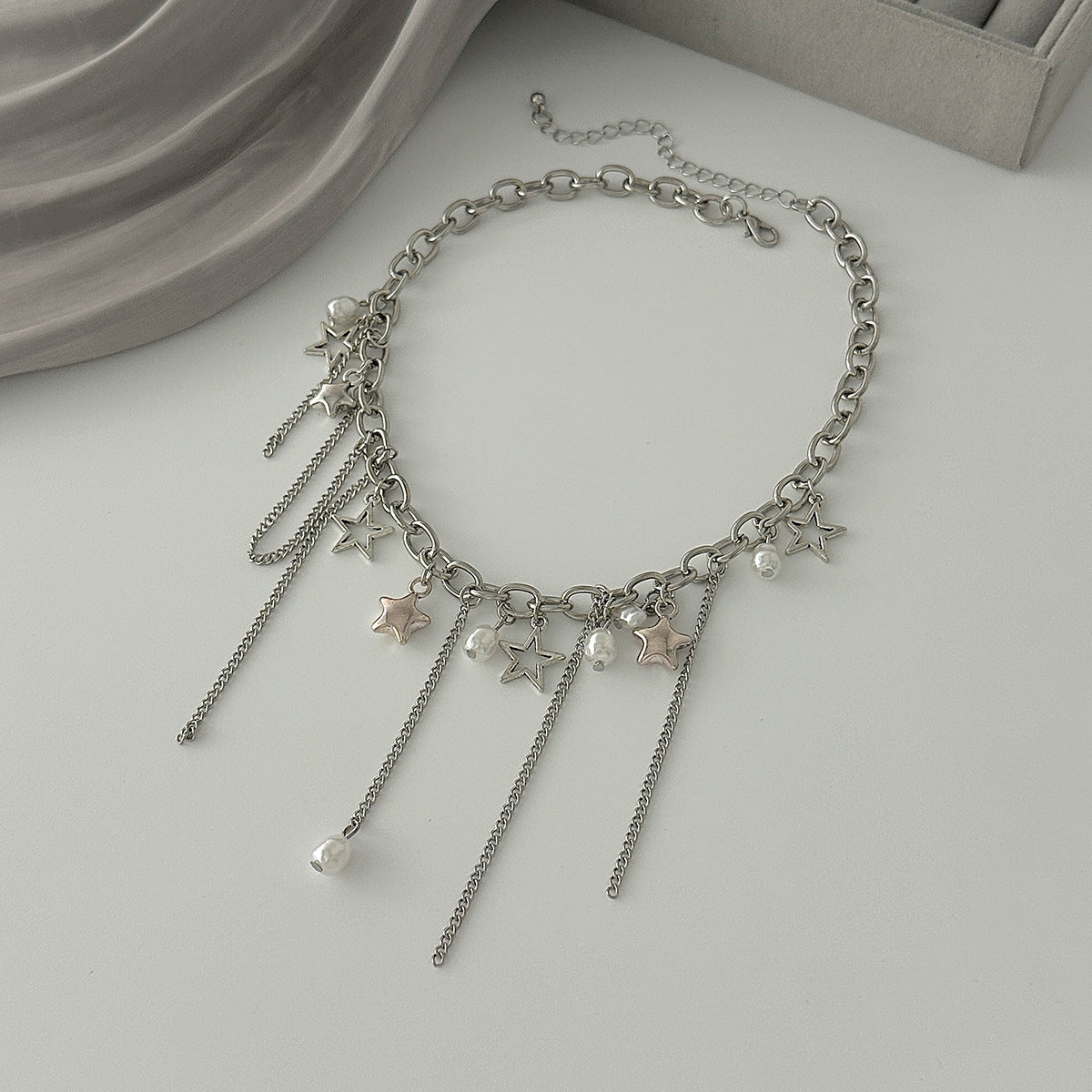 Wholesale Edgy Star Pendant &  Pearl Tassel Alloy Clavicle Necklace