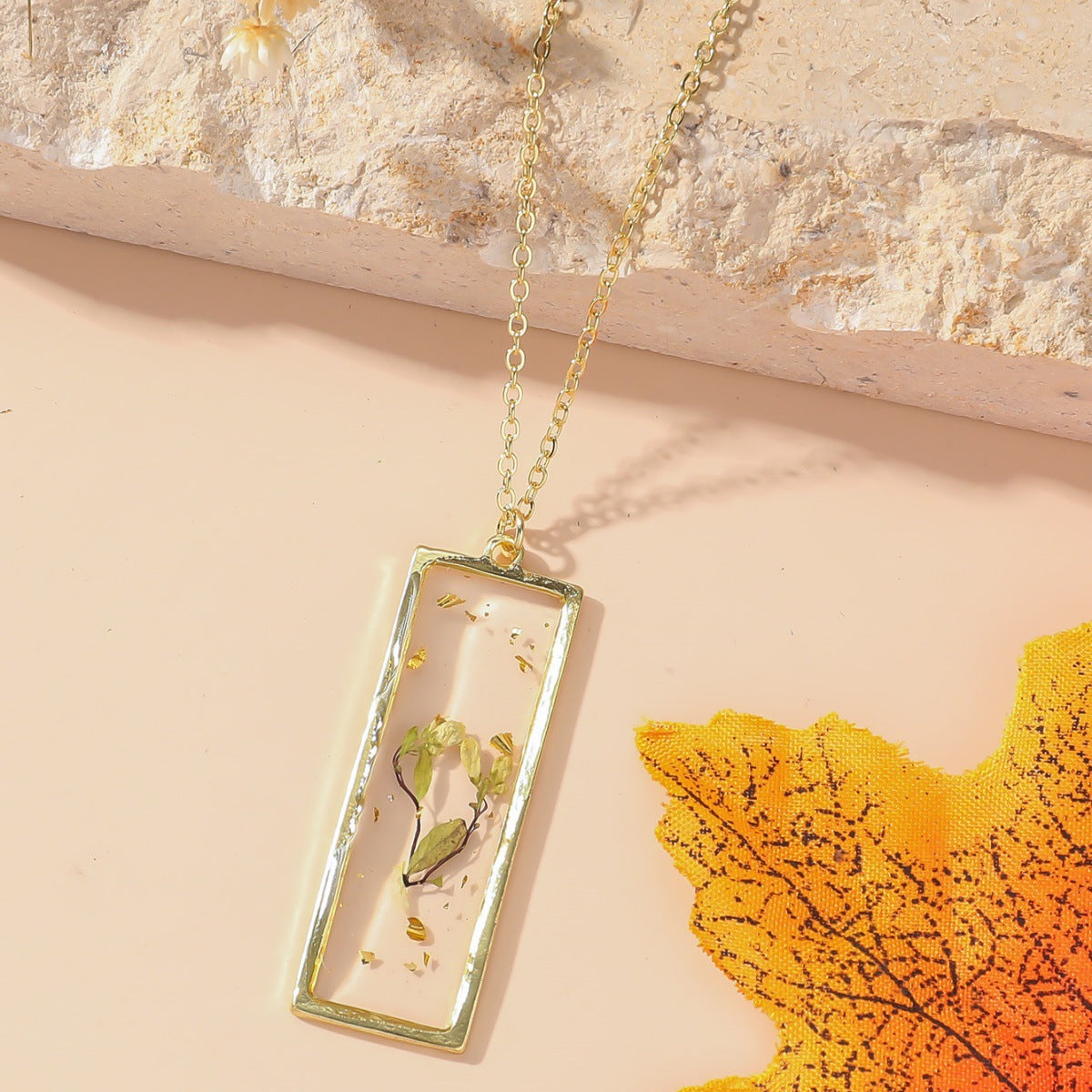 Wholesale Pastoral December Birth Flower Resin Pendant Necklace - Boutique Resale Jewelry Accessory