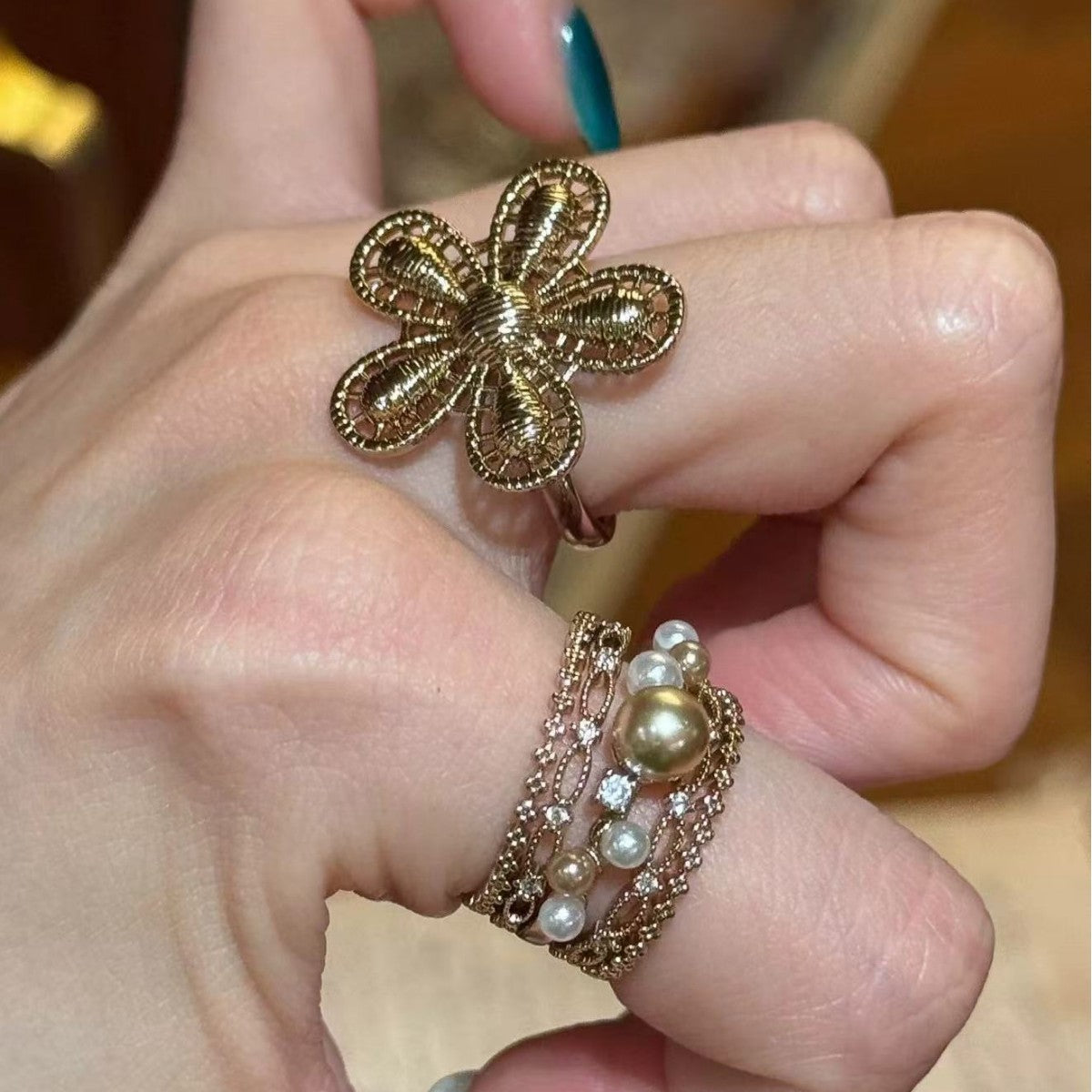 Wholesale Vintage Coffee Gold Hollow Open Ring Zinc Alloy Pearl Flower Design Jewelry Accessory