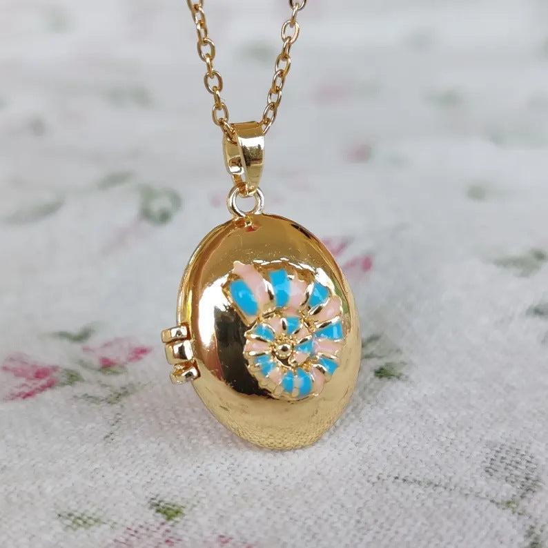 Wholesale 18K Gold-Plated Openable Locket Necklace with Zircon-Set Heart,  Bee,  and Geometric Pendants