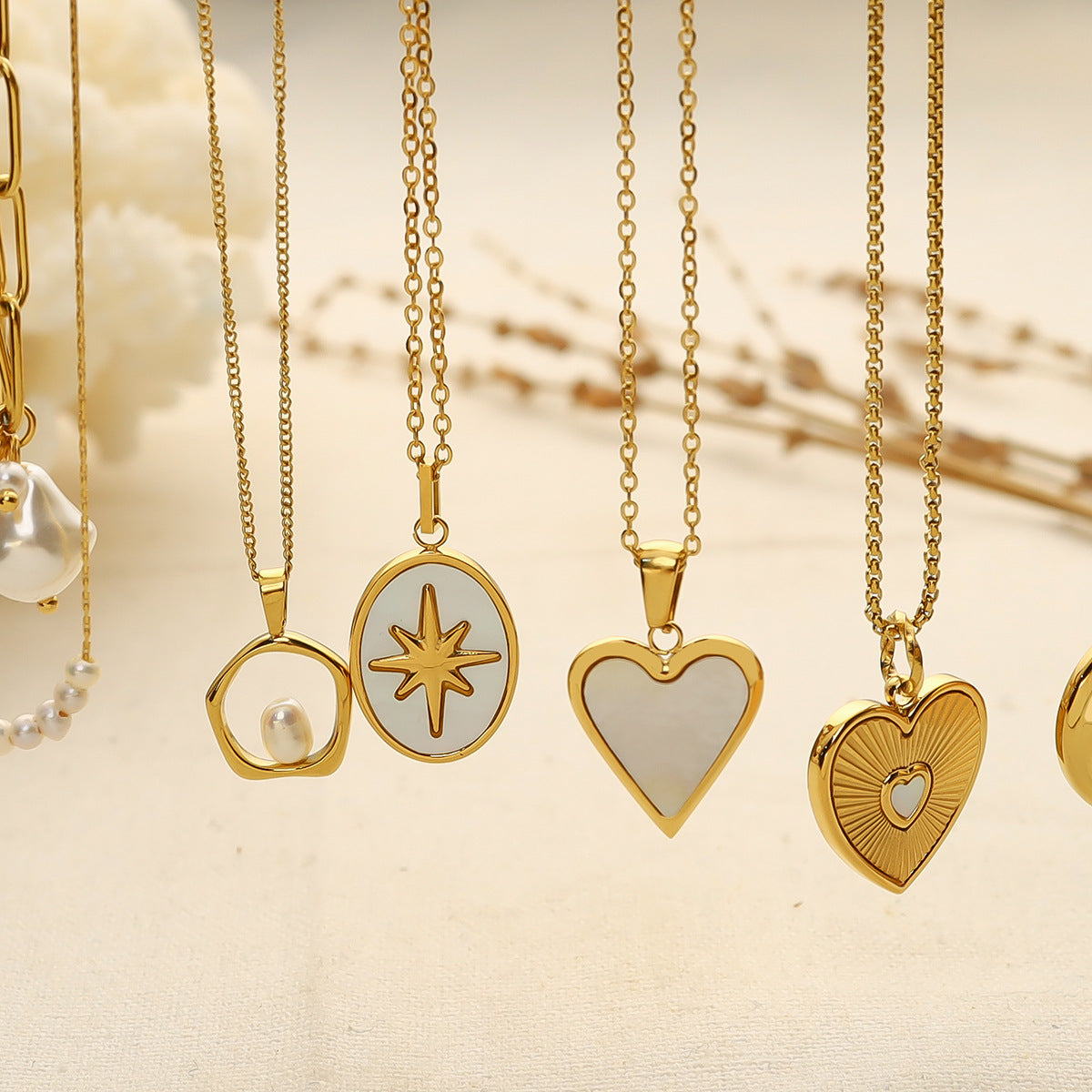 Wholesale Titanium Steel lovely shell pearl necklace  plated 18K gold clavicle chain necklace