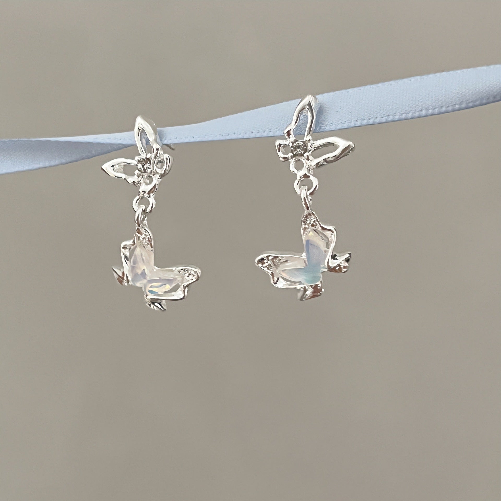 Wholesale Hollow Butterfly Earrings Alloy Electroplated Boutique Resale for Women