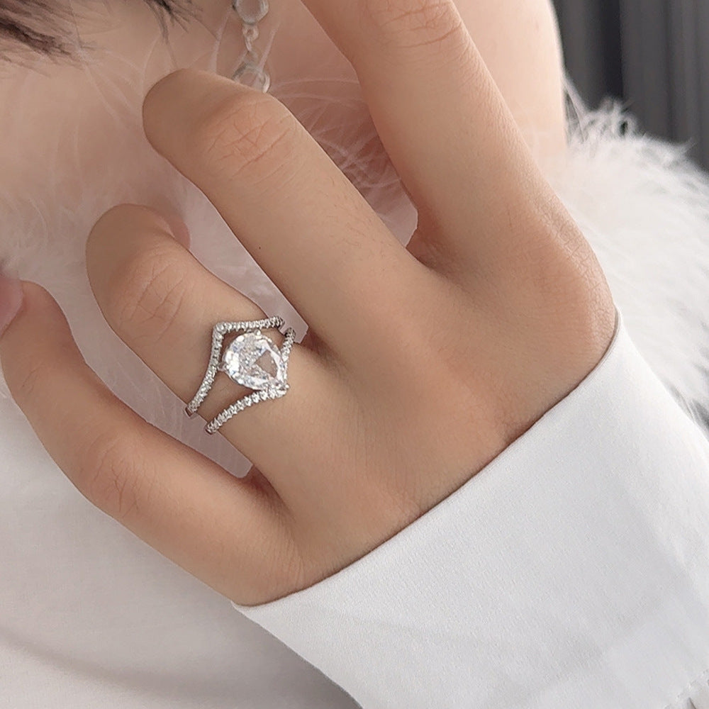 Wholesale S925 Silver 2 Carat Ice Flower Diamond V Shape Crown Ring