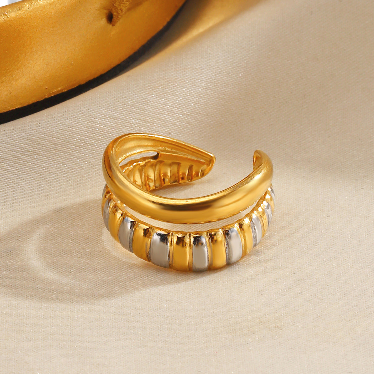 Wholesale Stylish Stainless Steel Star Ring for Women - Retro Geometric Design,  Gold and Steel Color,  Everyday Fashion Accessory