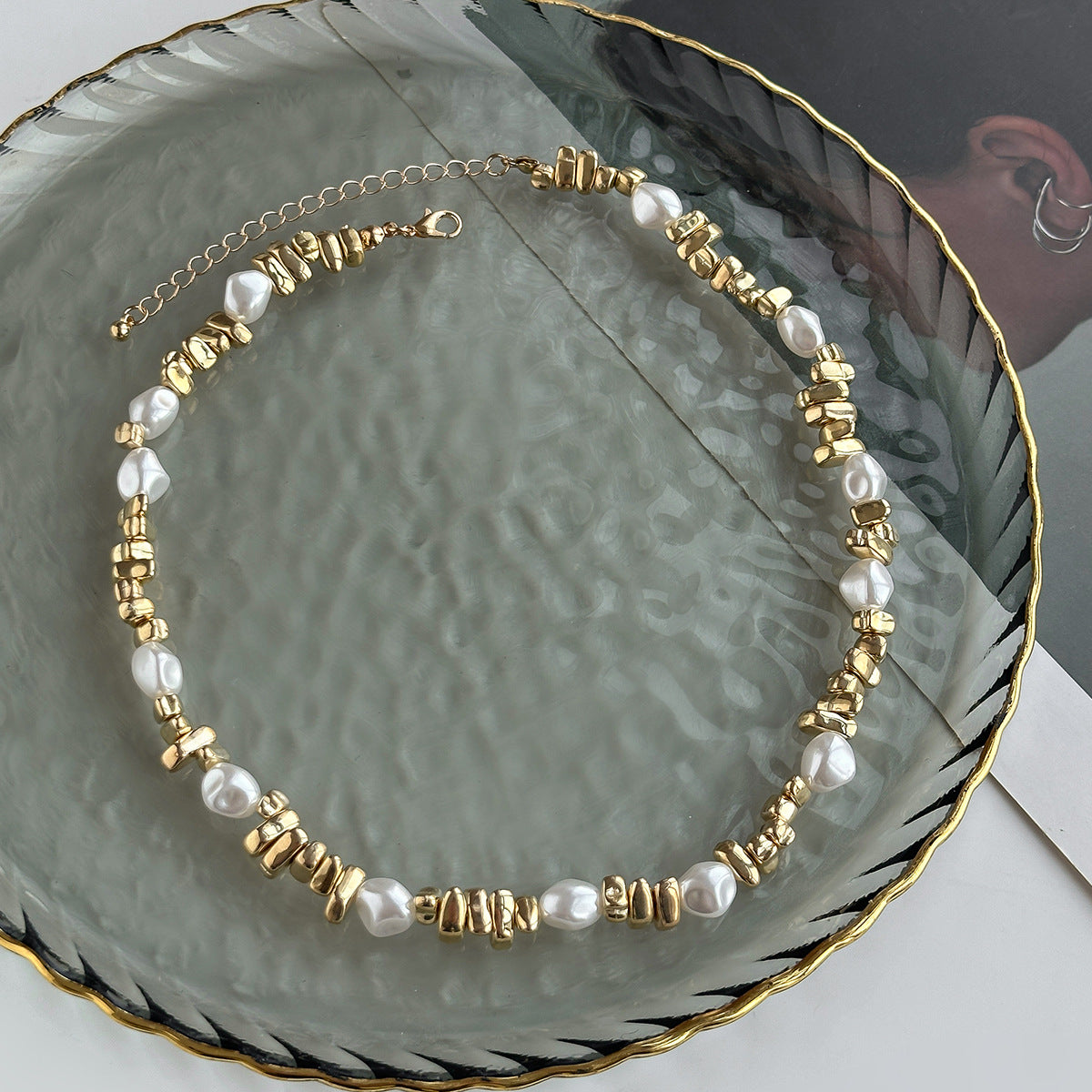 Wholesale Vintage Irregular Beaded Clavicle Necklace with Imitation Pearls Fashion Accessory