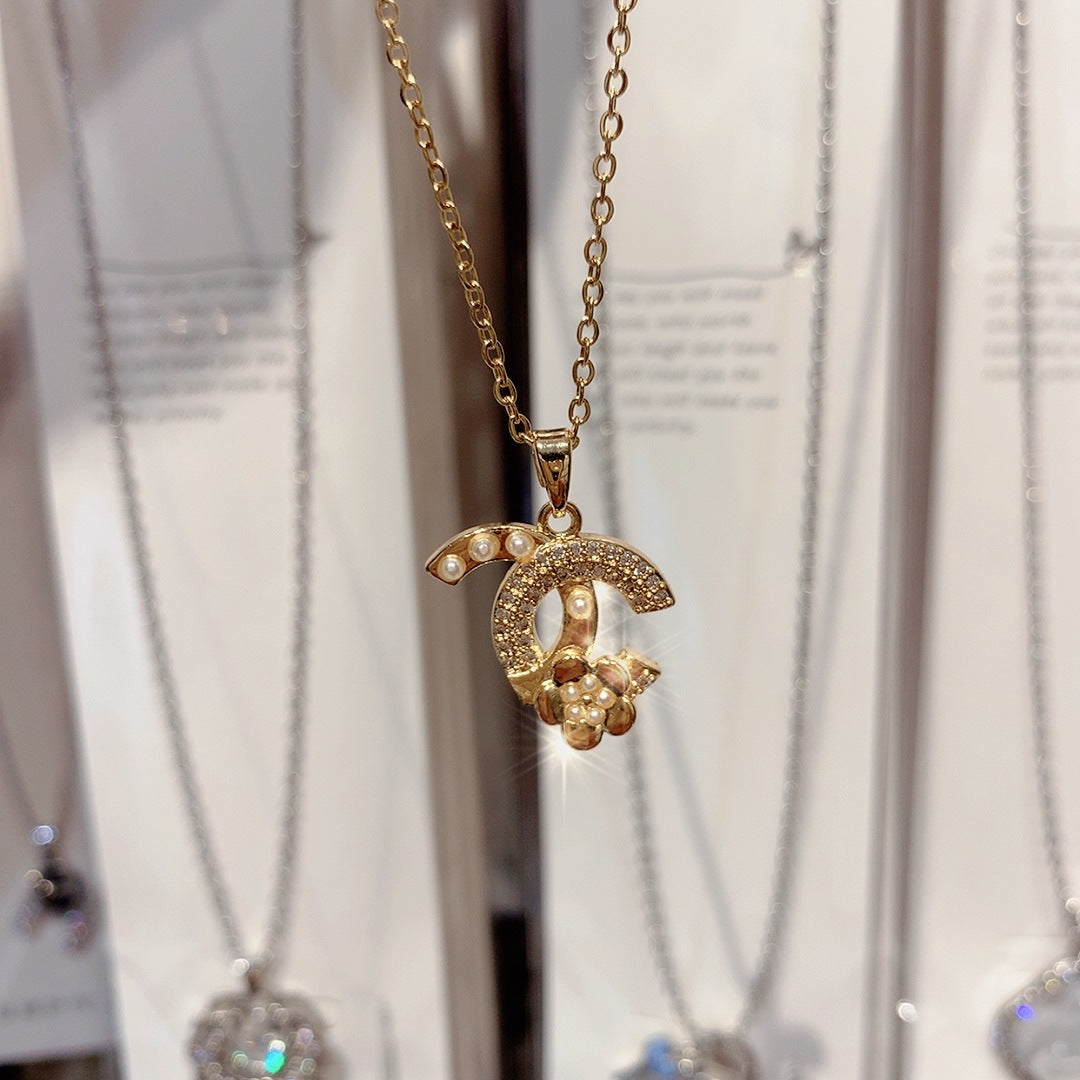 Wholesale Titanium Steel Zircon Blingbling Double C-shaped Light Luxury Necklace