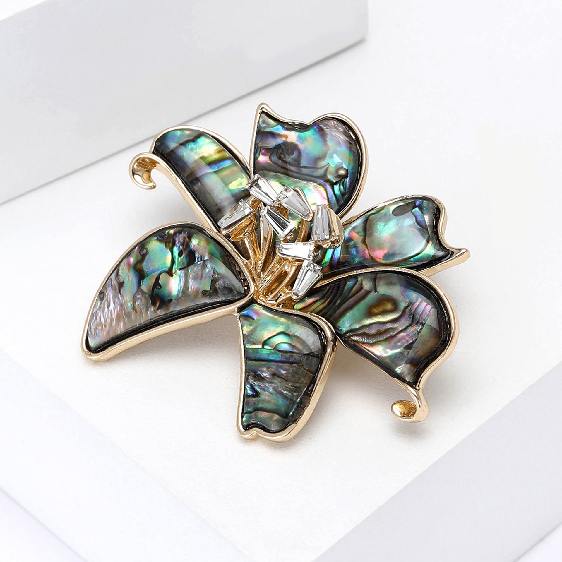 Wholesale Modern Lily Flower Abalone Shell Brooch Chic Women S Fashion Accessory Everyday Gift Boutique Resale