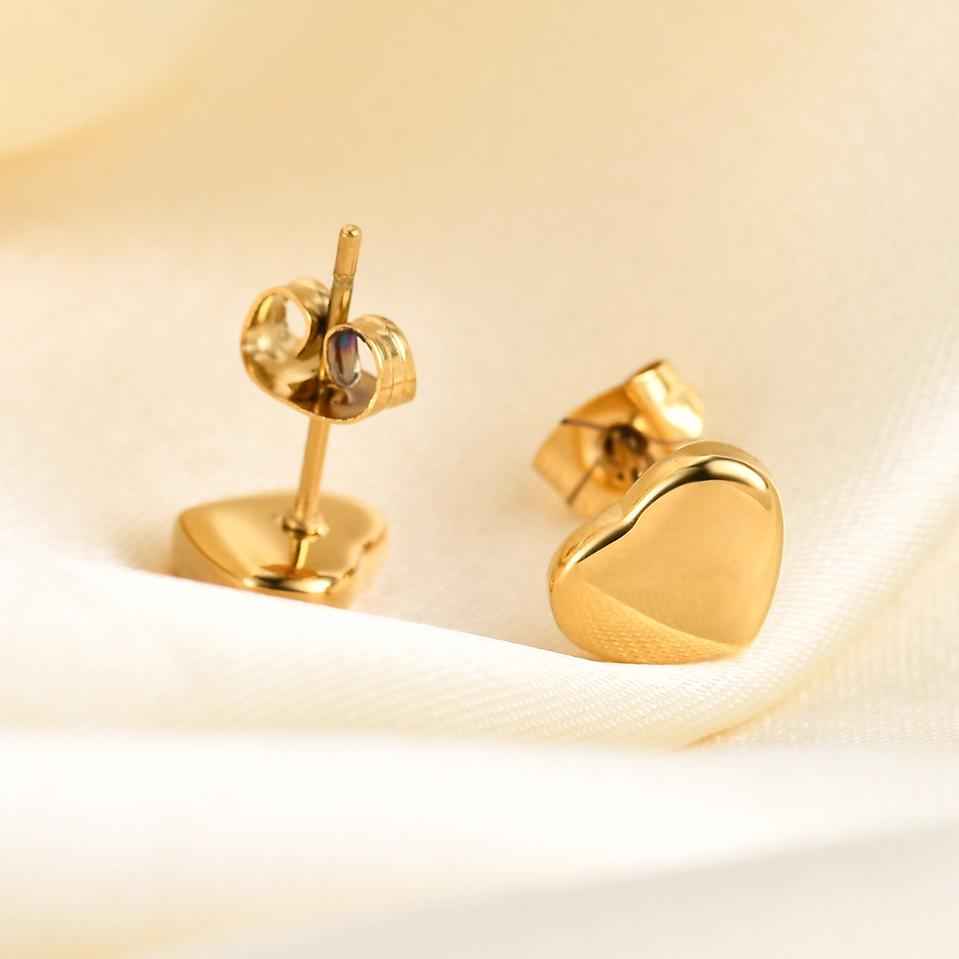 Wholesale simple smooth three-dimensional love titanium steel earrings