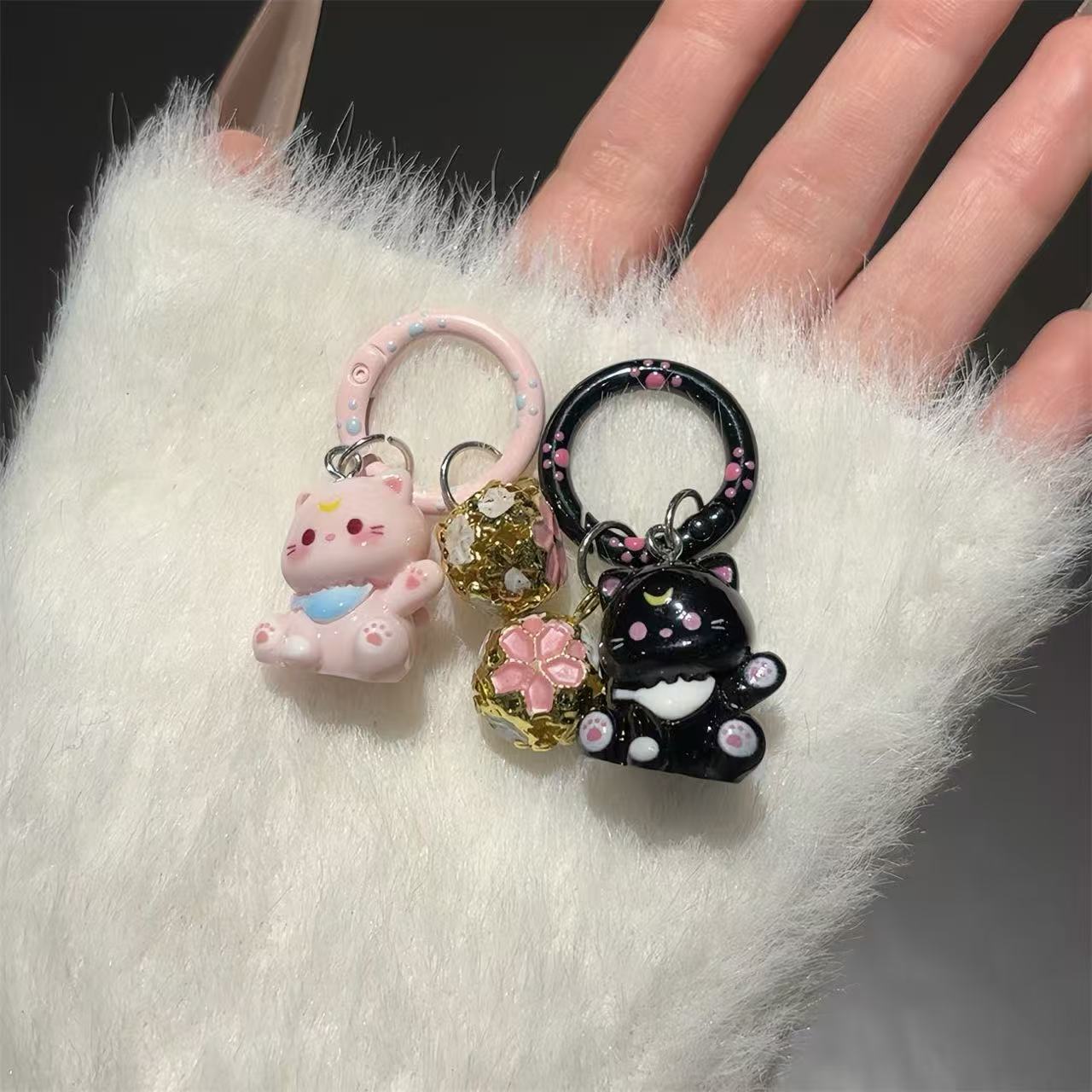 Wholesale Plastic Resin Lucky Cat Bell Keychain Cartoon Bag Charm Trendy Gift for Girls