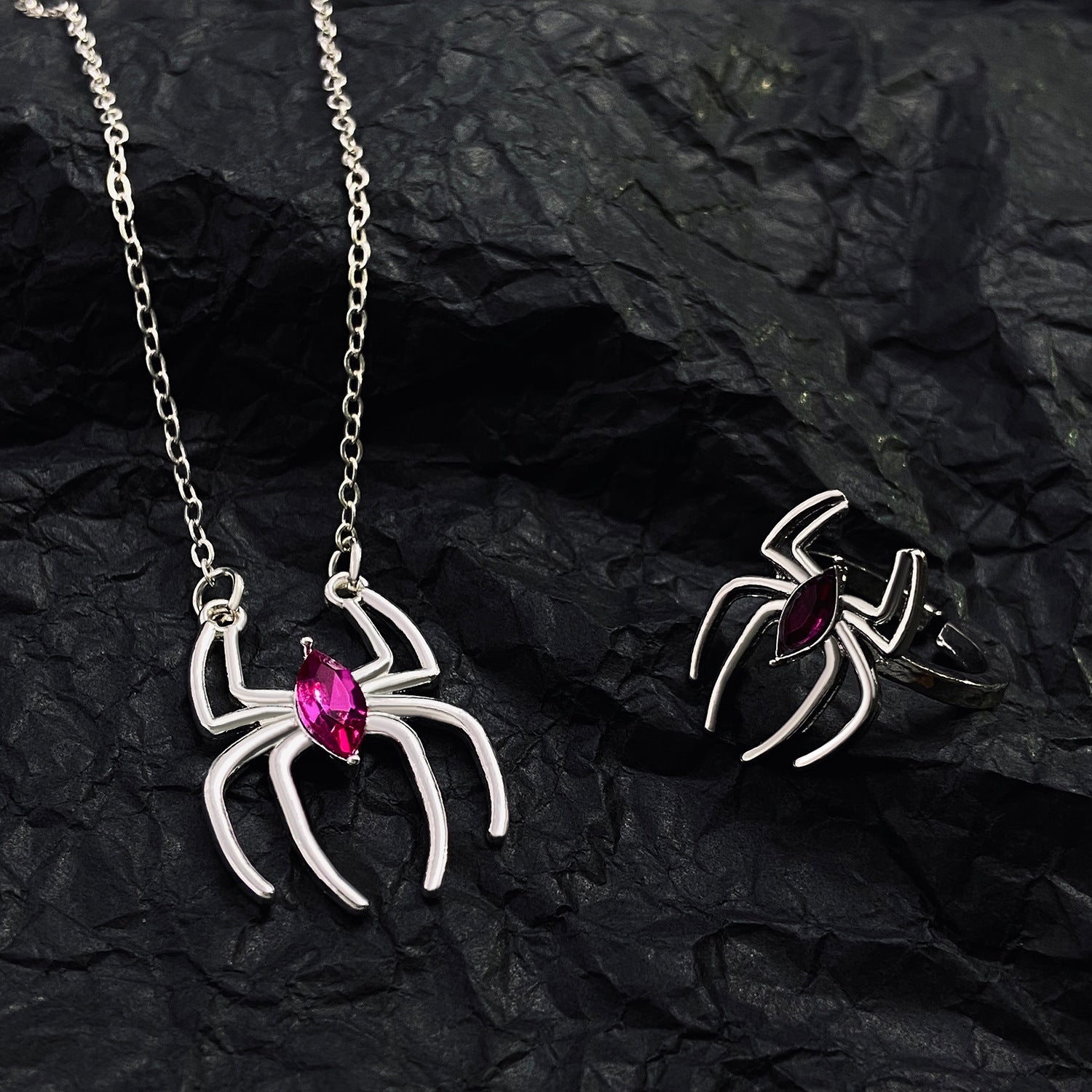 Wholesale Dark Punk Insect Necklace and Bracelet Set Alloy Electroplated Trendy Layering Jewelry Gift