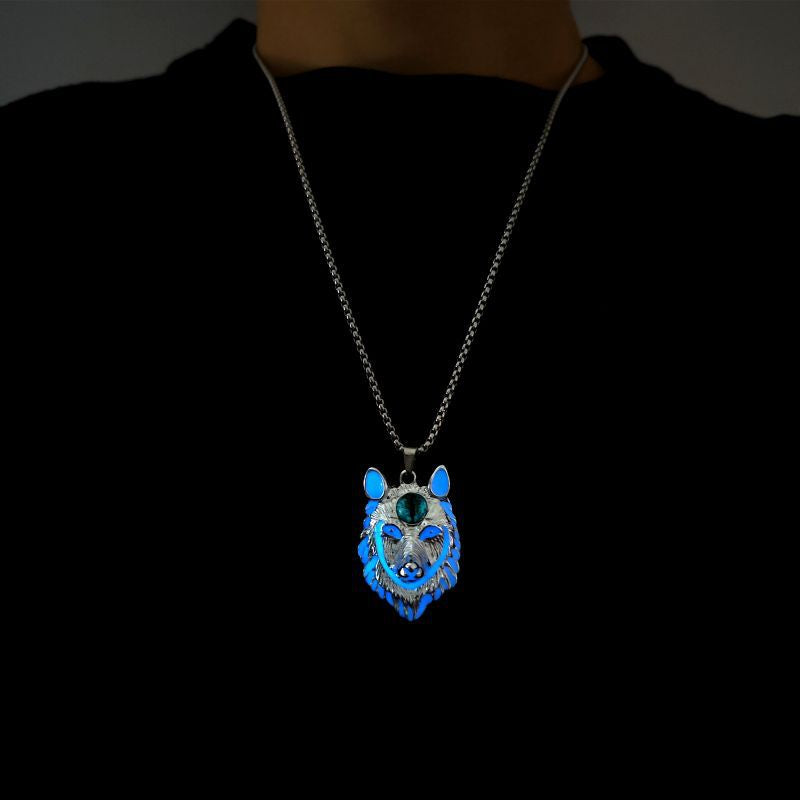 Wholesale Retro Punk Luminous Wolf Head Pendant Animal Men' s  Necklace