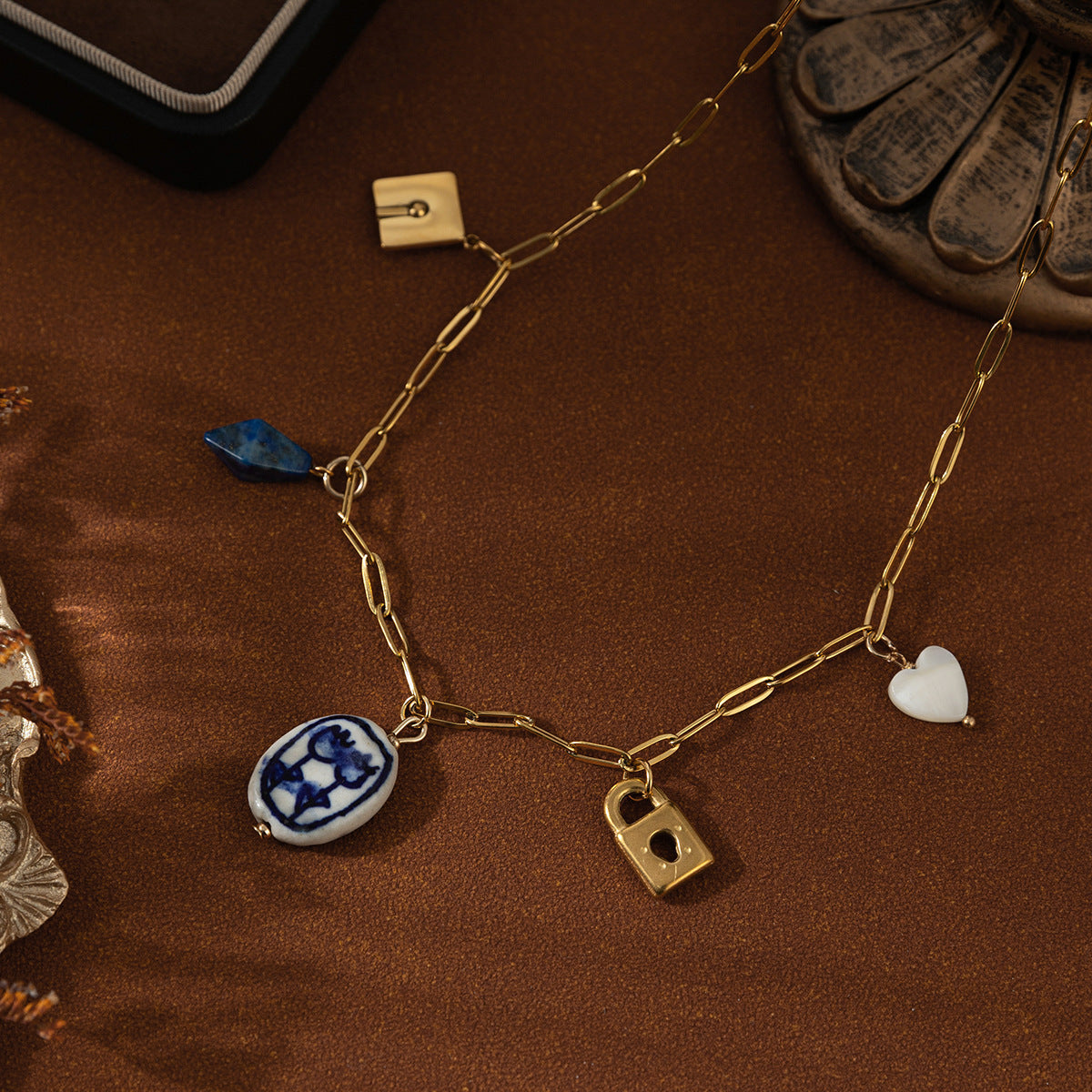 Wholesale Titanium Steel Clavicle Chain Love  Retro Lock Necklace Light Luxury  Flower Necklaces