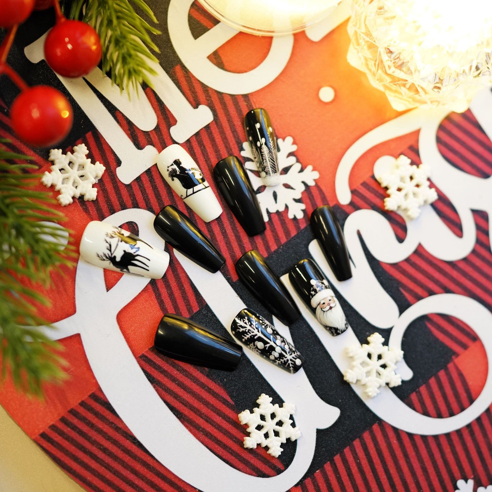 Wholesale 24 Pieces/ box Black and White Christmas Nails Kits Nail Stickers