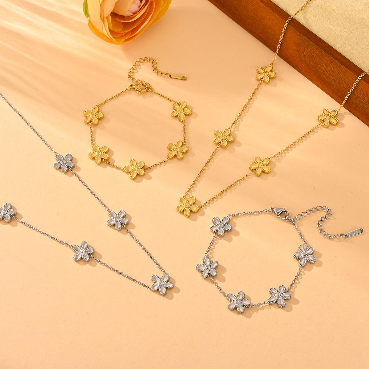 Wholesale Lovely  Design Stainless Steel Bracelet and Necklace Set Fashion Accessory