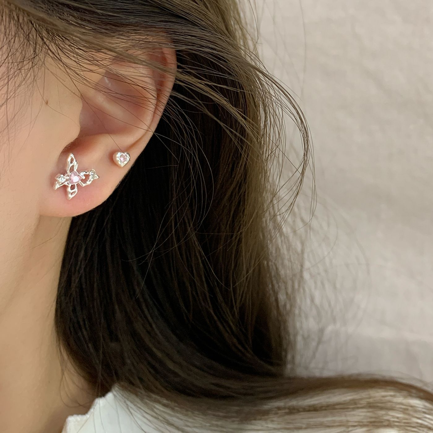 Wholesale Sweet and cool pink zircon butterfly earrings silver needle small daily sparkling all-match earrings