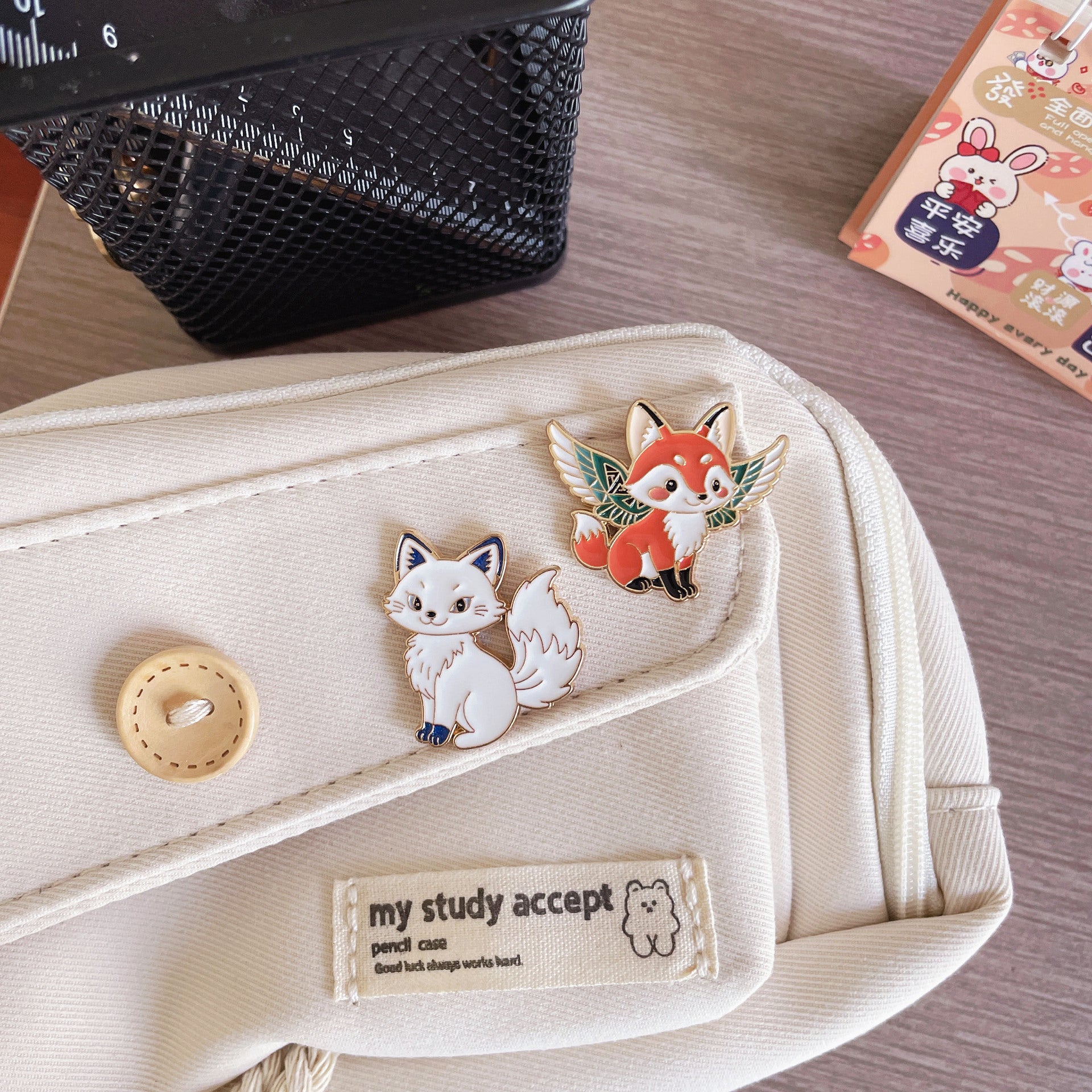 Wholesale  cartoon Japanese style little fox metal badge pin pendant